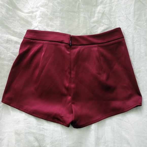 Express Satin Asymmetrical Hem Skort Shorts NWT Size 2 - Picture 3 of 4